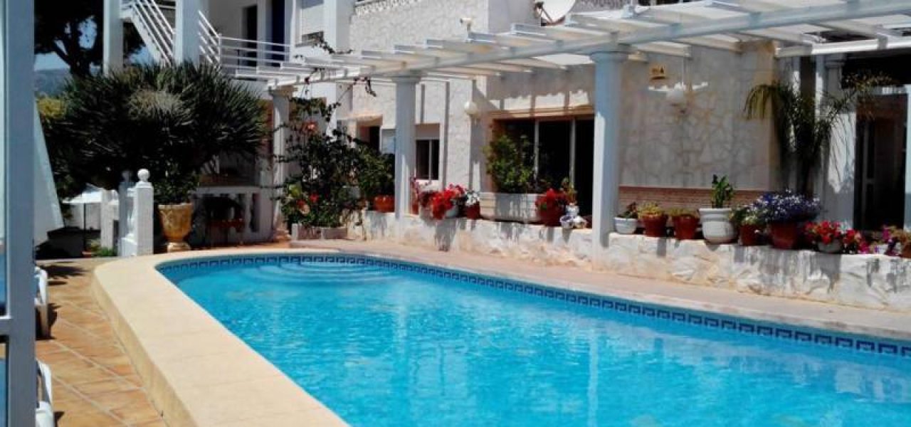 Bonito-Hotel-familiar-l-en-Calpe-al-lado-de-Cala-Calalga-1