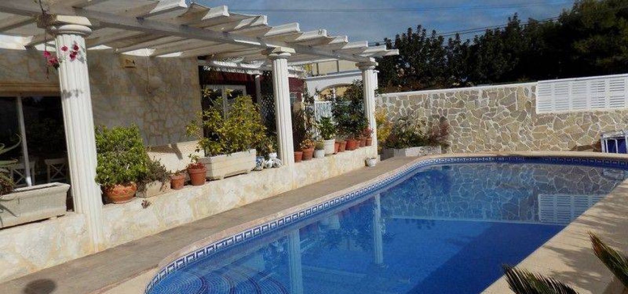 Bonito-Hotel-familiar-l-en-Calpe-al-lado-de-Cala-Calalga-2