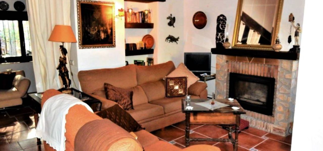 Finca-con-gran-parcela-en-La-Sella-8