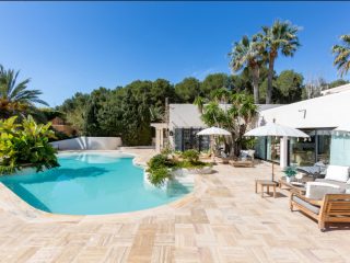 pool and garden villa moraira