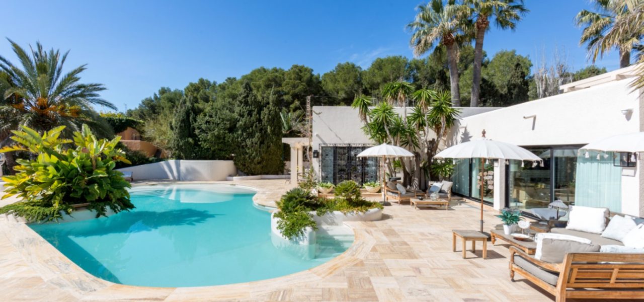 pool and garden villa moraira